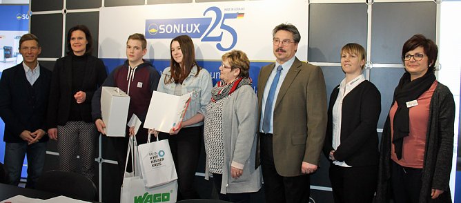 Schülerwettbewerb heute mit den Auszeichnungen (Foto: Karl-Heinz Herrmann) Schülerwettbewerb heute mit den Auszeichnungen (Foto: Karl-Heinz Herrmann)