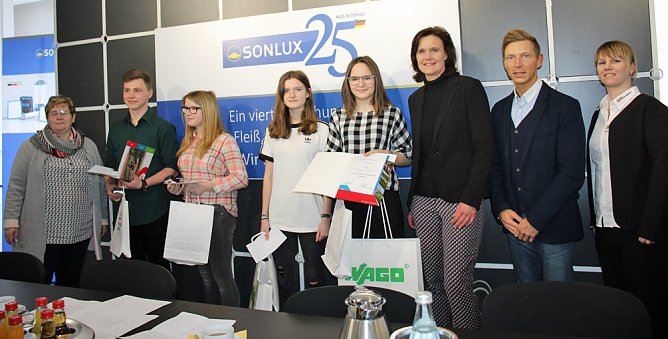 Schülerwettbewerb heute mit den Auszeichnungen (Foto: Karl-Heinz Herrmann) Schülerwettbewerb heute mit den Auszeichnungen (Foto: Karl-Heinz Herrmann)