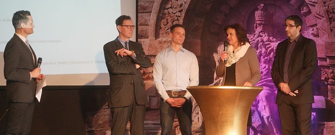 Podiumsrunde zum Aufw&auml;rmen (Foto: nnz)