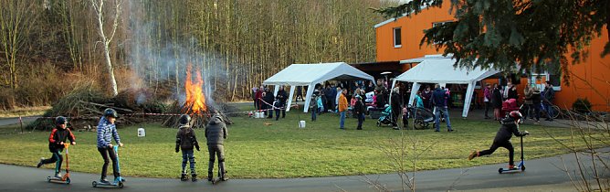 Zweites Osterfeuer ein Erfolg (Foto: Karl-Heinz Herrmann) Zweites Osterfeuer ein Erfolg (Foto: Karl-Heinz Herrmann)