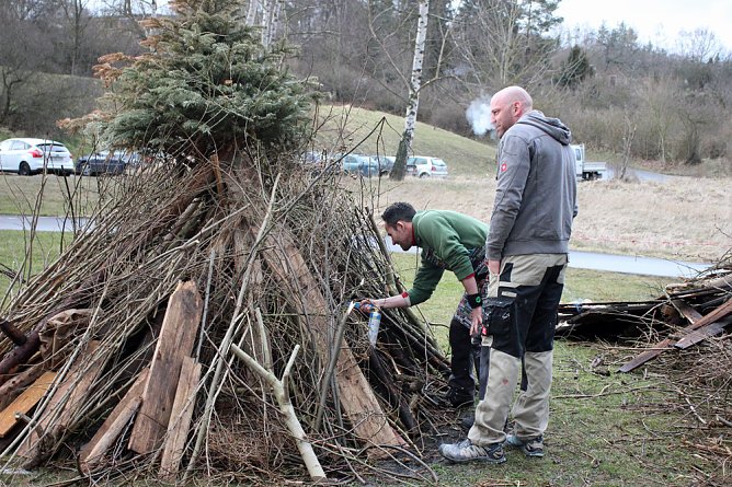Zweites Osterfeuer ein Erfolg (Foto: Karl-Heinz Herrmann) Zweites Osterfeuer ein Erfolg (Foto: Karl-Heinz Herrmann)