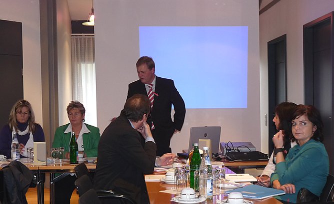 Arbeitskreis "SchuleWirtschaft" (Foto: Karl-Heinz Herrmann) Arbeitskreis "SchuleWirtschaft" (Foto: Karl-Heinz Herrmann)