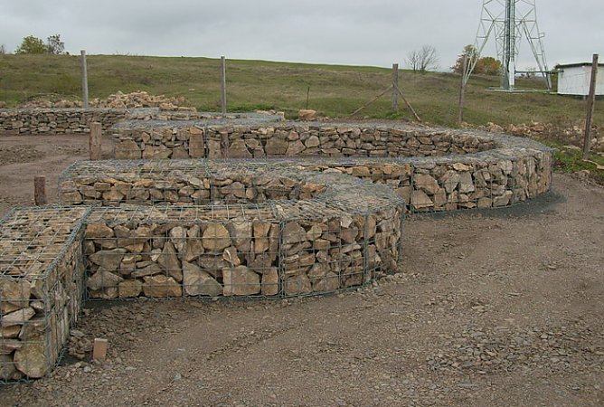 Gabionen auf dem Frauenberg (Foto: Karl-Heinz Herrmann) Gabionen auf dem Frauenberg (Foto: Karl-Heinz Herrmann)