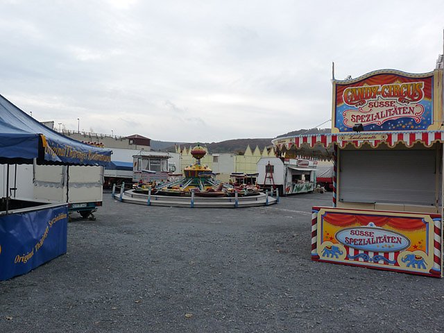 Aufbau Martinimarkt (Foto: Karl-Heinz Herrmann) Aufbau Martinimarkt (Foto: Karl-Heinz Herrmann)