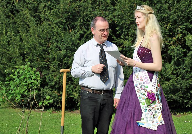 Gro&szlig;e Fliederbaumplanzaktion in Bad Frankenhausen (Foto: Karl-Heinz Herrmann)