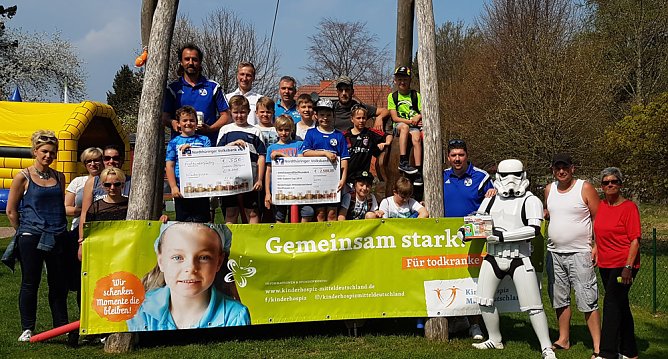 Spenden&uuml;bergabe f&uuml;r Kinderhospiz (Foto: Steffen Kobrow)