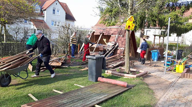 Fr&uuml;hjahrsputz und Gesundheitswoche im K&auml;ferland (Foto: F&ouml;rderverein K&auml;ferland)