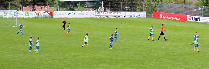 Derby bei den D-Junioren (Foto: Karl-Heinz Herrmann) Derby bei den D-Junioren (Foto: Karl-Heinz Herrmann)