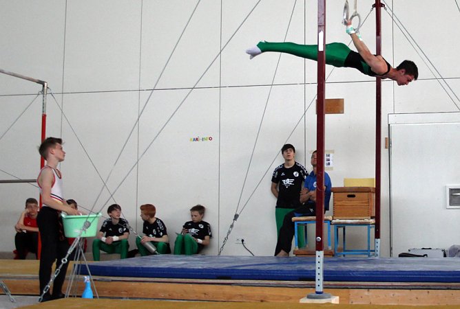 Turnerinnen und Turner im Wettkampf (Foto: SV Gl&uuml;ckauf Sondershausen)