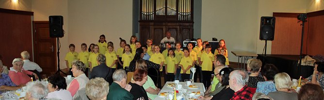 Die "H&uuml;tte" war voll - Fr&uuml;hlingsfest (Foto: Karl-Heinz Herrmann)