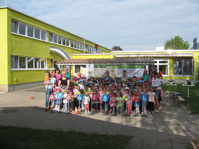 Verkehrssicherheitstag im Kita  G&auml;nsebl&uuml;mchen Ro&szlig;leben (Foto: Bernd M&uuml;ller)