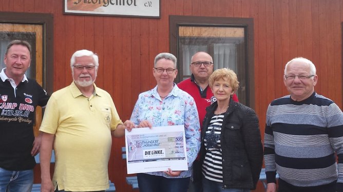 Kleingartensparte Morgenrot erhielt Spende (Foto: Stadtmarketing Bad Frankenhausen) Kleingartensparte Morgenrot erhielt Spende (Foto: Stadtmarketing Bad Frankenhausen)