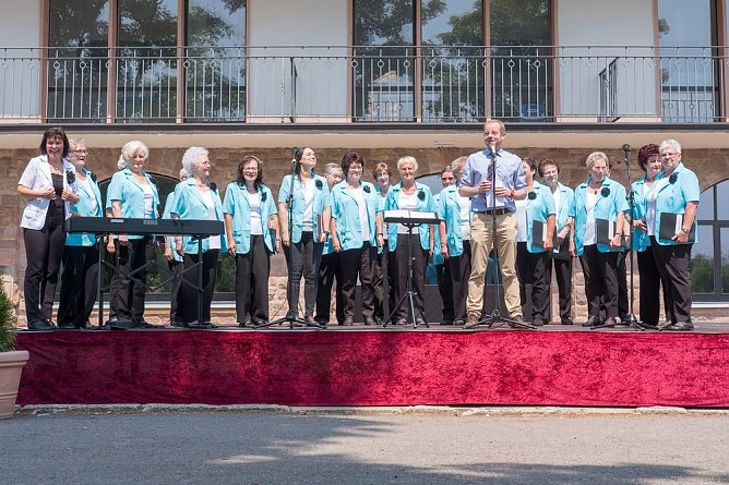 8. Kyffh&auml;user Singen auf dem Burghof (Foto: Siegfried Wenzel)