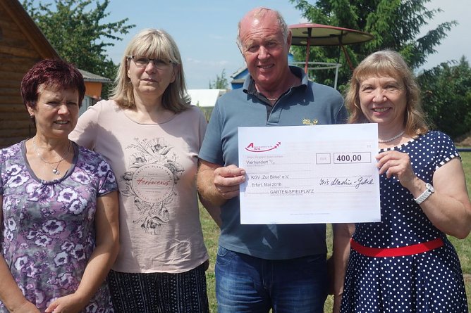 Kleingartenverein in Schönewerda bekommt Geld (Foto: Wahlkreisbüro Dr. Iris Martin-Gehl) Kleingartenverein in Schönewerda bekommt Geld (Foto: Wahlkreisbüro Dr. Iris Martin-Gehl)