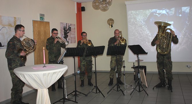 Mit Gru&szlig; aus der Heimat (Foto: Karl-Heinz Herrmann)