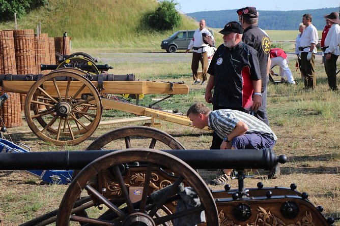 Die BRSG nimmt Ma&szlig; (Foto: Karl-Heinz Herrmann)