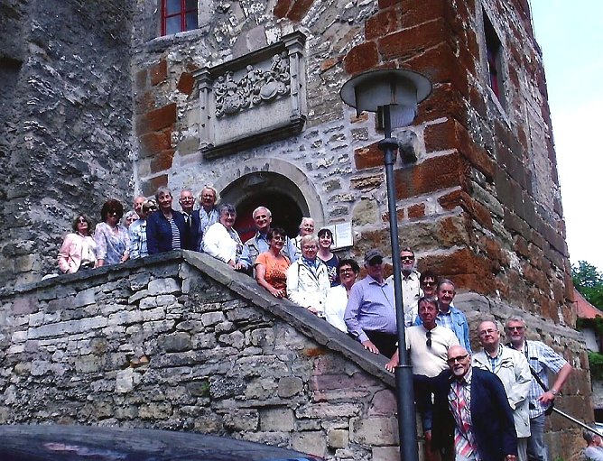 Wandergruppe des Heimat-und Museumsverein aktuell unterwegs (Foto: Helmut Hochfeld) Wandergruppe des Heimat-und Museumsverein aktuell unterwegs (Foto: Helmut Hochfeld)