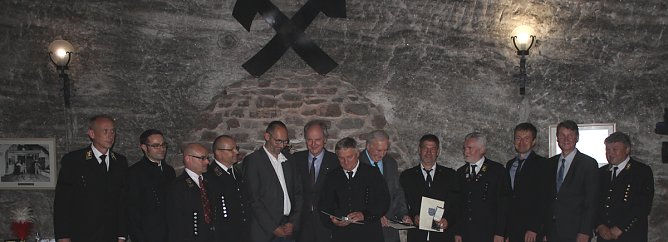 Hohe Auszeichnungen für freiwillige Retter unter Tage (Foto: Karl-Heinz Herrmann) Hohe Auszeichnungen für freiwillige Retter unter Tage (Foto: Karl-Heinz Herrmann)