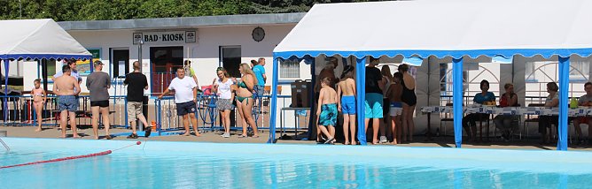 24 - Stunden - Schwimmen im Freibad Gro&szlig;furra (Foto: Karl-Heinz Herrmann)