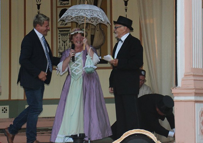 Kurpark wurde zur Flaniermeile (Foto: Karl-Heinz Herrmann)