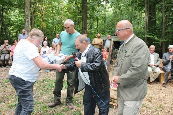 Haben wir bald ein Blutbuchenkönigin? (Foto: Karl-Heinz Herrmann) Haben wir bald ein Blutbuchenkönigin? (Foto: Karl-Heinz Herrmann)