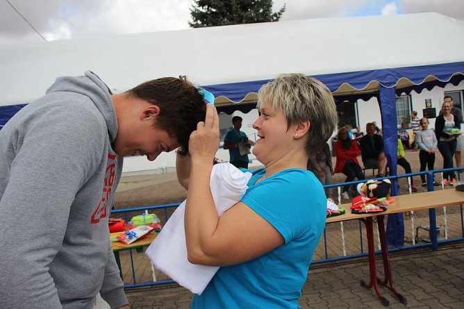 24-Stunden-Schwimmen begeisterte (Foto: Karl-Heinz Herrmann) 24-Stunden-Schwimmen begeisterte (Foto: Karl-Heinz Herrmann)