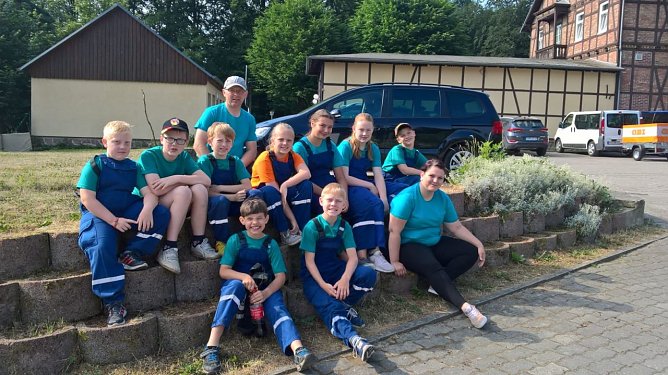 Jugendfeuerwehr Kyffhäuserland aktuell (Foto: FFW Badra) Jugendfeuerwehr Kyffhäuserland aktuell (Foto: FFW Badra)