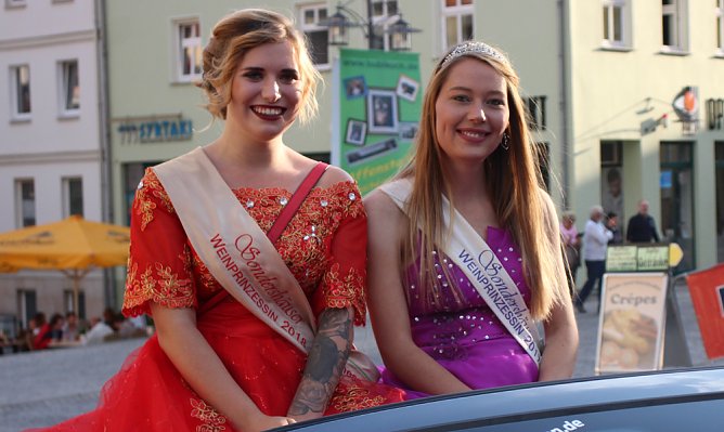 Sehr erfolgreicher Start des Weinfests (Foto: Karl-Heinz Herrmann)