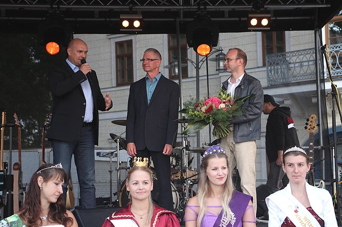 Sehr erfolgreicher Start des Weinfests (Foto: Karl-Heinz Herrmann)