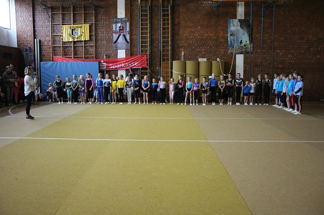 Turnwettkämpfe eröffnet (Foto: Karl-Heinz Herrmann) Turnwettkämpfe eröffnet (Foto: Karl-Heinz Herrmann)