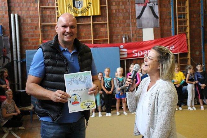 Turnwettkämpfe eröffnet (Foto: Karl-Heinz Herrmann) Turnwettkämpfe eröffnet (Foto: Karl-Heinz Herrmann)