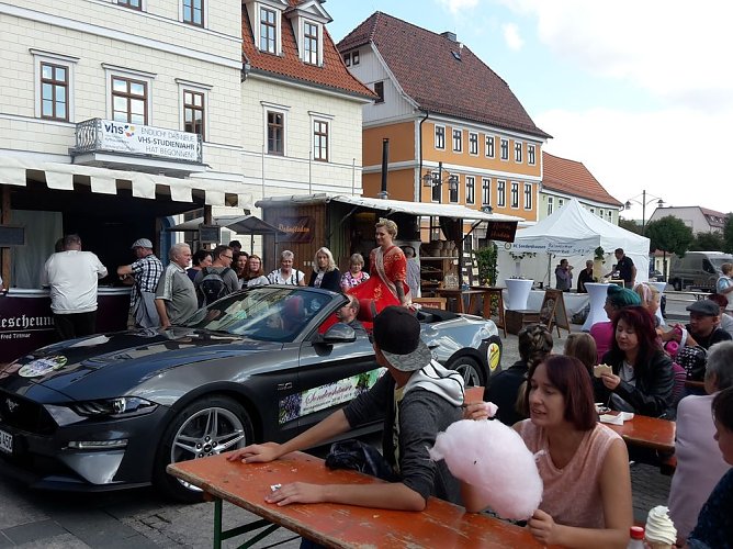 Mit Wein in den neuen Tag (Foto: Karl-Heinz Herrmann) Mit Wein in den neuen Tag (Foto: Karl-Heinz Herrmann)
