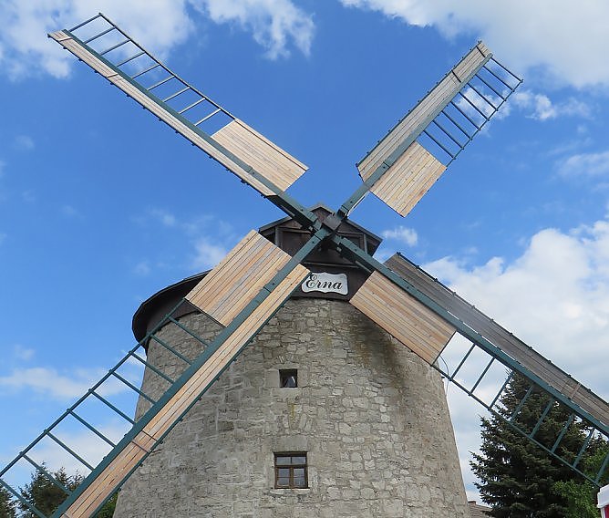 Turmwindmühle (Foto: Hannelore Kutscha) Turmwindmühle (Foto: Hannelore Kutscha)