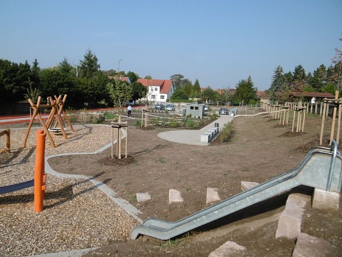 Übergabe Außenanlage der Grundschule Bottendorf (Foto: Landratsamt Kyffhäuserkreis) Übergabe Außenanlage der Grundschule Bottendorf (Foto: Landratsamt Kyffhäuserkreis)