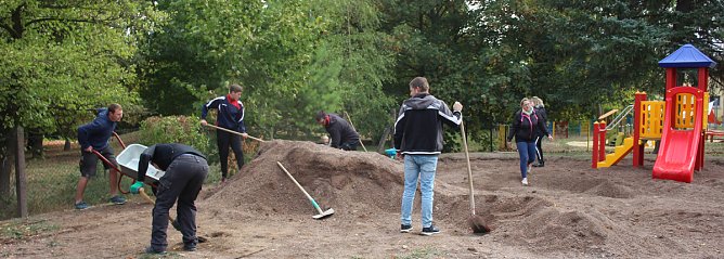 Neuer Spielplatz in Großfurra (Foto: Karl-Heinz Herrmann) Neuer Spielplatz in Großfurra (Foto: Karl-Heinz Herrmann)