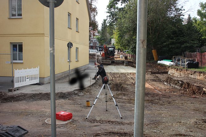 Vom Baufortschritt &uuml;berrollt (Foto: Karl-Heinz Herrmann)