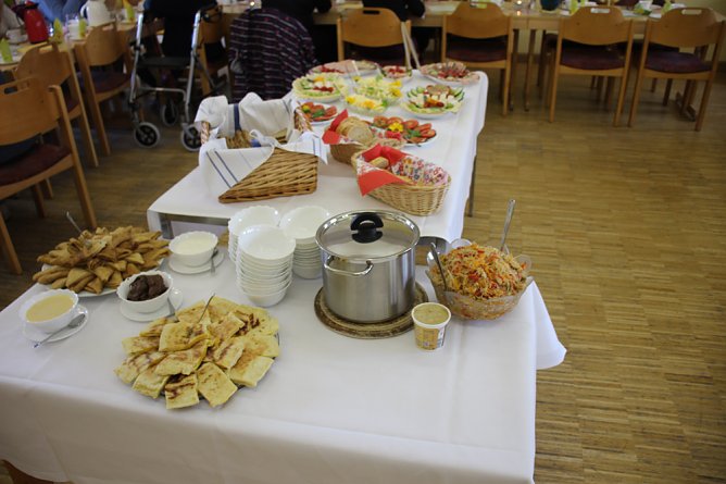 Interkulturell gefr&uuml;hst&uuml;ckt (Foto: Karl-Heinz Herrmann)