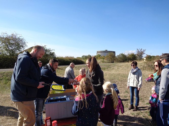 Familienwandertag der Kindervilla bei strahlendem Sonnenschein (Foto: Kindervilla) Familienwandertag der Kindervilla bei strahlendem Sonnenschein (Foto: Kindervilla)