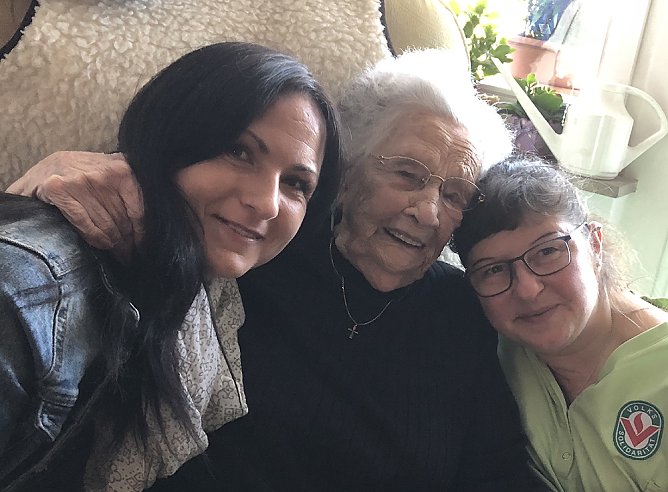 Klara Lubnow feierte 102.Geburtstag (Foto: VOLKSSOLIDARIT&Auml;T Saale-Kyffh&auml;user e.V.)