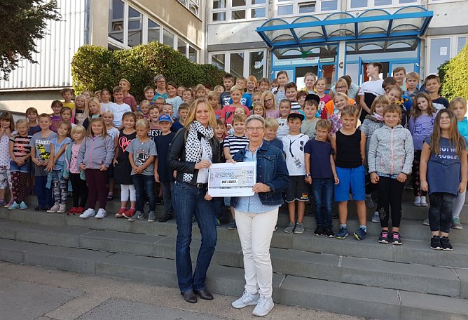 Schülerküche ihrer Bestimmung übergeben (Foto: M. Pohl) Schülerküche ihrer Bestimmung übergeben (Foto: M. Pohl)