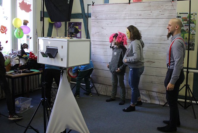 T&uuml;r stand weit offen (Foto: Karl-Heinz Herrmann)