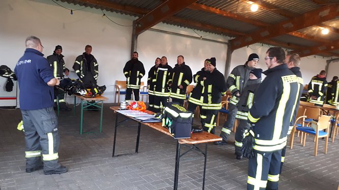 Ausbildungssamstag der Feuerwehren im Bereich Artern (Foto: Sven Linke) Ausbildungssamstag der Feuerwehren im Bereich Artern (Foto: Sven Linke)