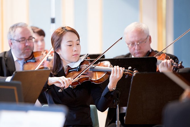 Musikalische Zeitreise mit dem Loh-Orchester (Foto: András Dobi) Musikalische Zeitreise mit dem Loh-Orchester (Foto: András Dobi)