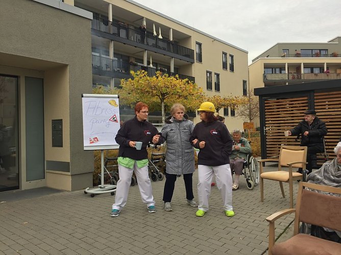 Abrissparty im Pflegeheim (Foto: AWO Seniorenresidenz) Abrissparty im Pflegeheim (Foto: AWO Seniorenresidenz)