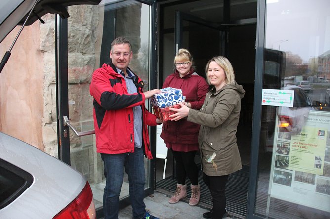 Weihnachtspakete unterwegs (Foto: Karl-Heinz Herrmann) Weihnachtspakete unterwegs (Foto: Karl-Heinz Herrmann)