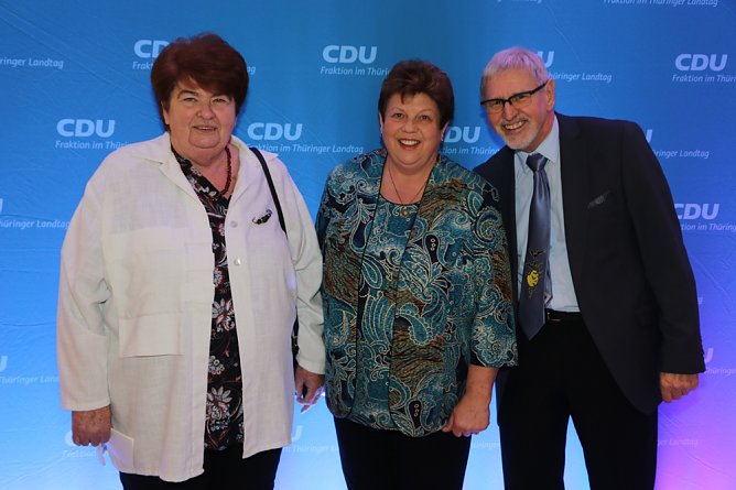 CDU-Fraktion würdigt Ehrenamt von 70 Thüringern (Foto: CDU Landtagsfraktion) CDU-Fraktion würdigt Ehrenamt von 70 Thüringern (Foto: CDU Landtagsfraktion)