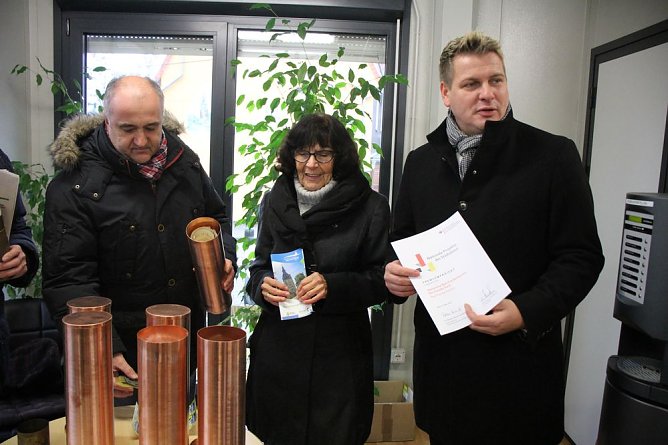 Turmhaube mit Dokumenten best&uuml;ckt (Foto: Karl-Heinz Herrmann)
