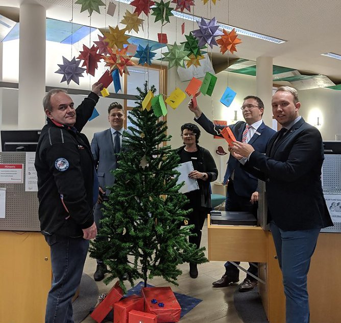 Eröffnung 5. Wunschweihnachtsbaum Ebeleben (Foto: Stadt Ebeleben) Eröffnung 5. Wunschweihnachtsbaum Ebeleben (Foto: Stadt Ebeleben)