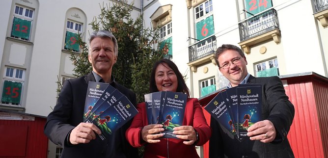 v.l.: Theaterintendant Daniel Klajner, Kunsthauschefin Susanne Hinsching und Museumsleiter Thomas M&uuml;ller (Foto: Angelo Glashagel)