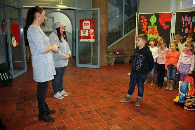 Kinder spendeten f&uuml;r die Tafel (Foto: Karl-Heinz Herrmann)